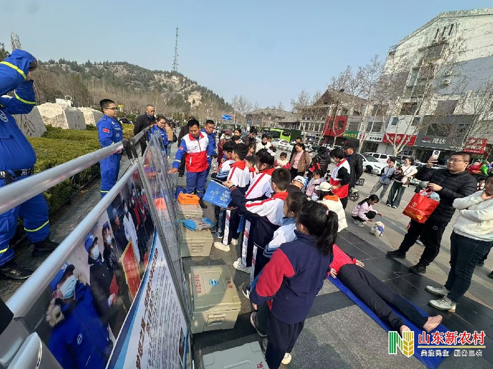 春风里的雷锋精神传---梁山蓝天救援队邱成军